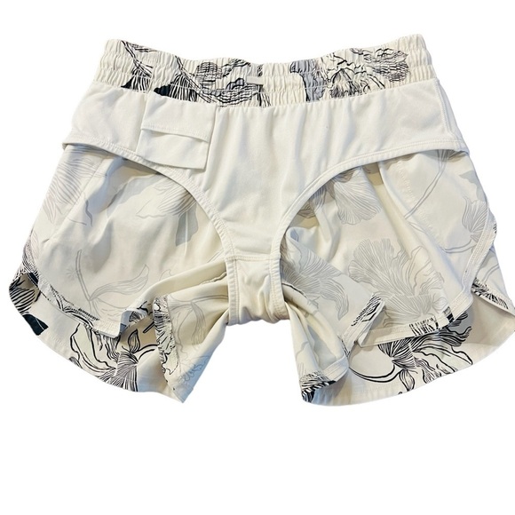 ATHLETA WOMEN’S WHITE & BLACK TROPICAL PATTERN ATHLETIC SHORTS SIZE SMALL - Picture 11 of 15